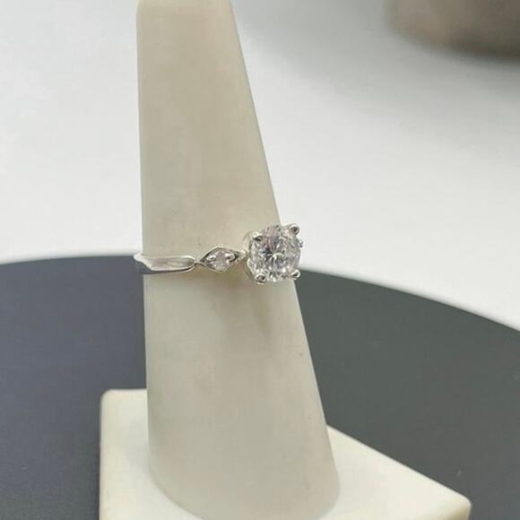 Designer Solitaire CZ Sterling Silver Sz 7 makers mark 2 grams Engagement Ring - Picture 2 of 9